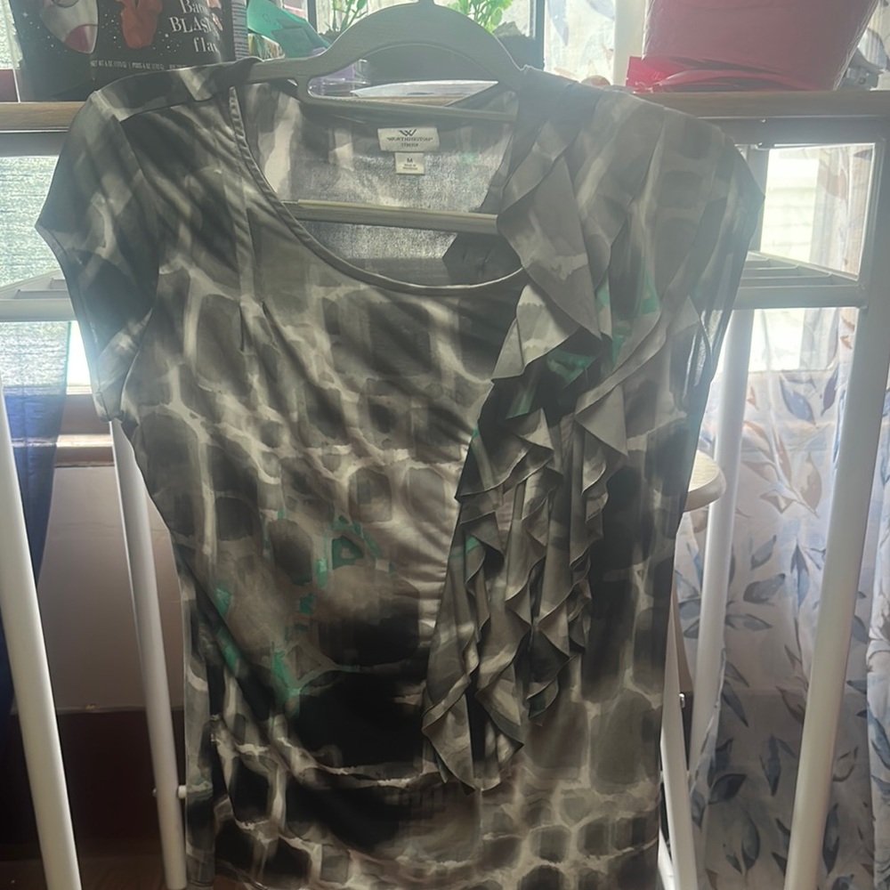 Chic Gray And Green Patterned Top - image 1
